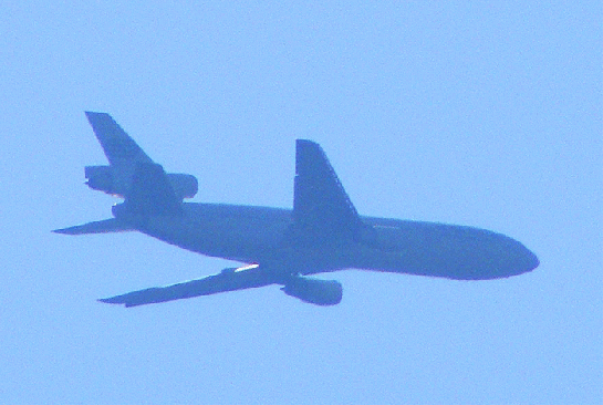 2009-09-cbda-MD11-Überflieger