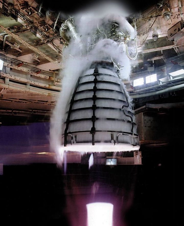 -108881024-rs-25-engine-test-2-1