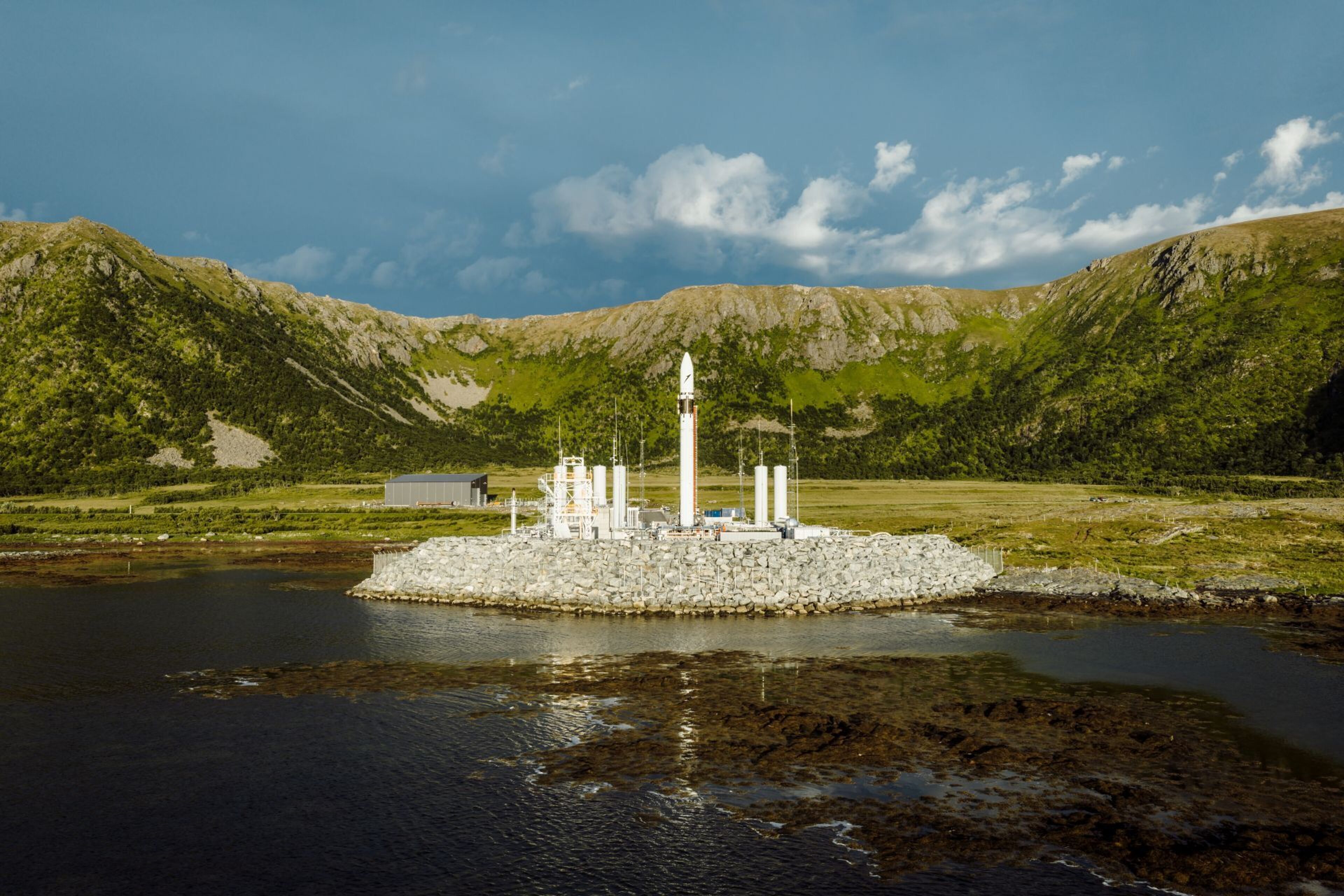 -isar-aerospace-spectrum-on-pad-wide-shot