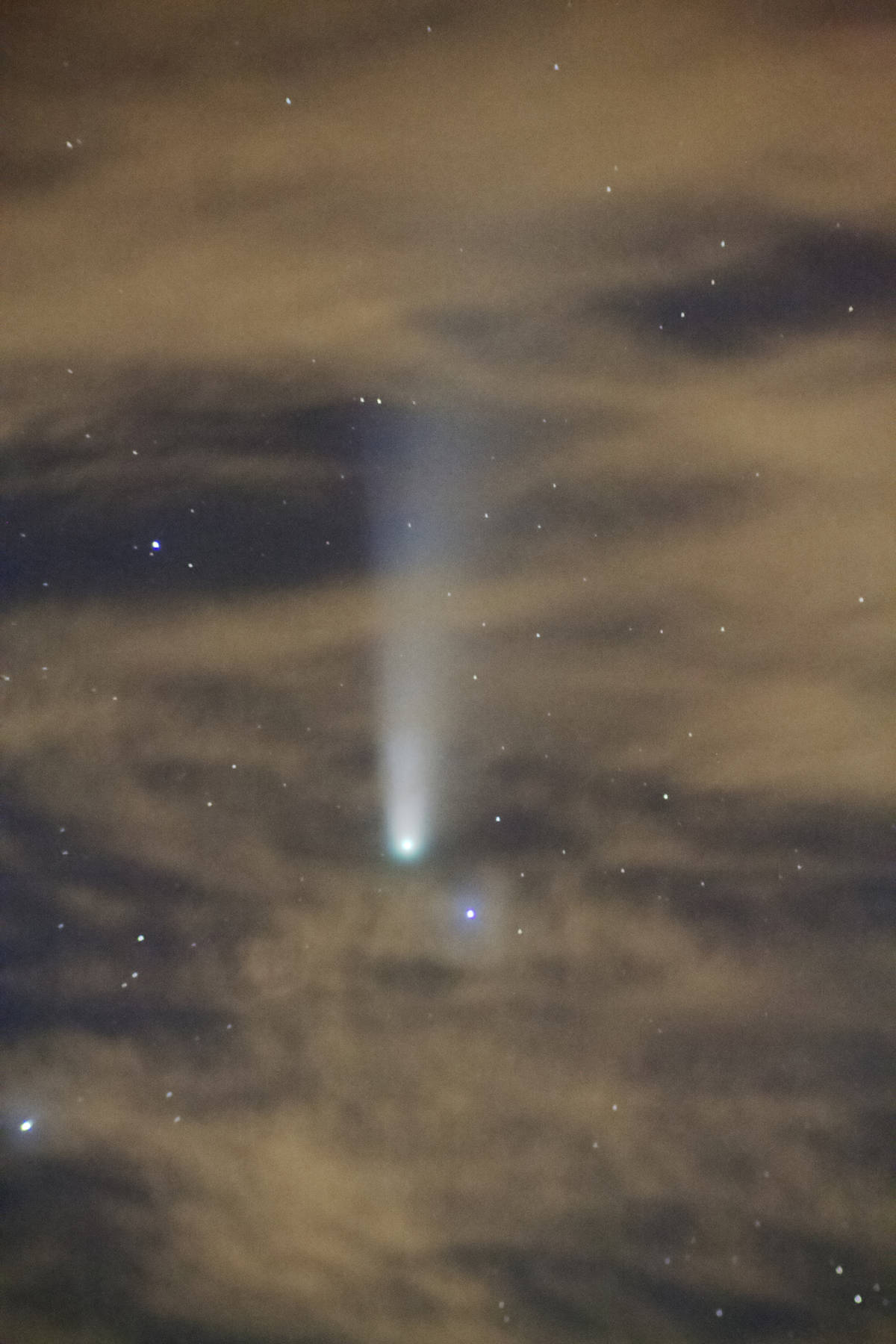 02-0168-in-den-wolken-iso1600-30sec-80-400mm-red