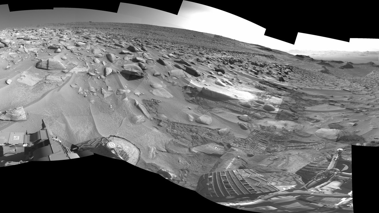 1-pia26015-curiosity-views-its-tracks-using-iwidth-1320