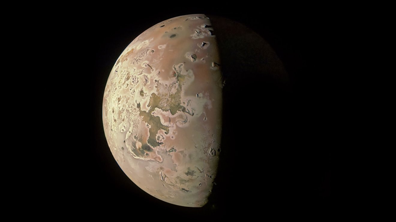 1-pia26234-io-flyby-image2width-1320