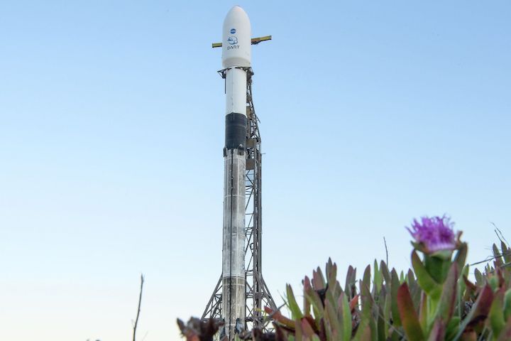 121521-spacex-falcon-rocket1-cont-2400-1600-80-s-c1