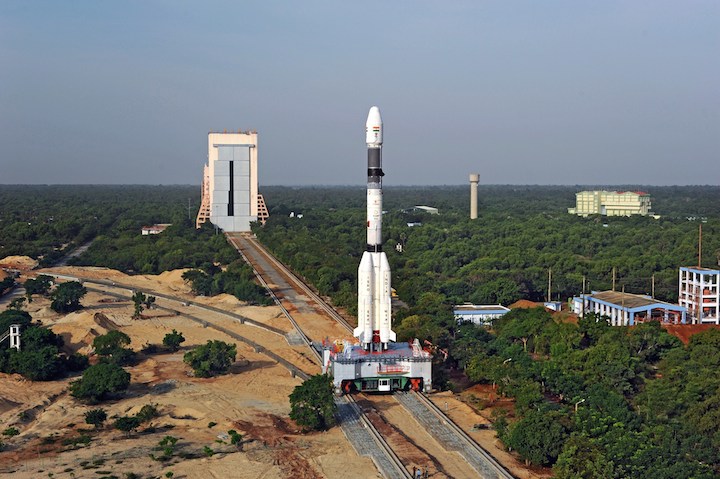 14panoramicviewofgslv-f05being