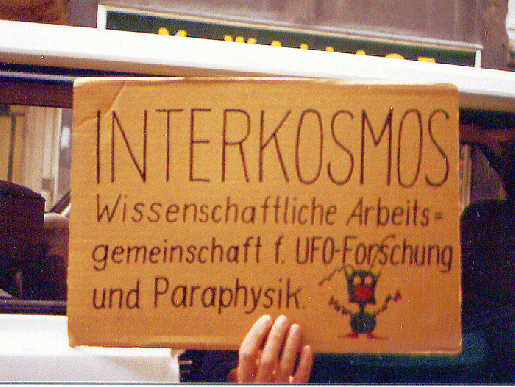 1979-07-bea-CENAP-Besuch von Interkosmos in Wien welche uns am Hauptbahnhof mit diesem Handschild erwarteten...