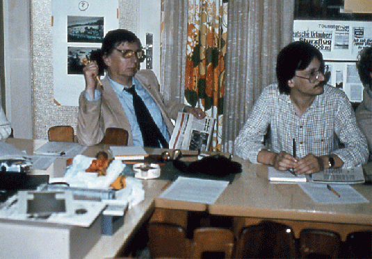 1981-10-av-Presse-Vertreter und HW Peiniger-GEP