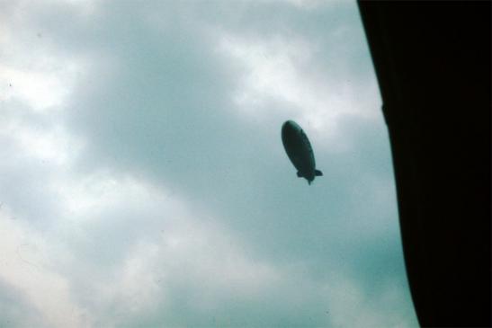 1982-08-zad-Goodyear-Werbeluftschiff u00fcber Mannheim - Ufo-Fall-Rheinufer-Mannheim