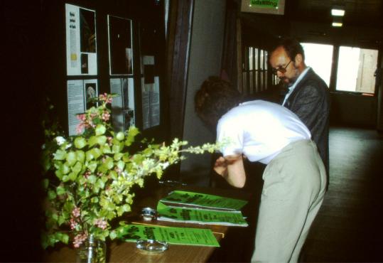 1983-03-vaz-Letzte Ausstellungs-Handgriffe