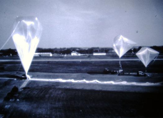 1983-04-sc-Ufo-Alarm wegen Stratosphu00e4ren-Forschungsballon - Startplatz in Frankreich