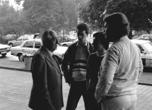 1983-10-zh-vonKeviczky mit Jochen, Hansju00fcrgen und Werner im Gespru00e4ch - OGH