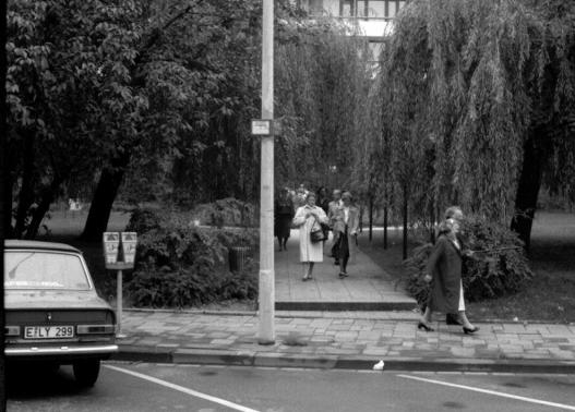 1983-10-zp-vor PENTA-Hotel-Wiesbaden -OGH