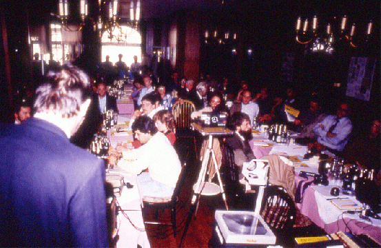 1984-10-ap-Voller Saal bei UFO-Treff-Heilbronn