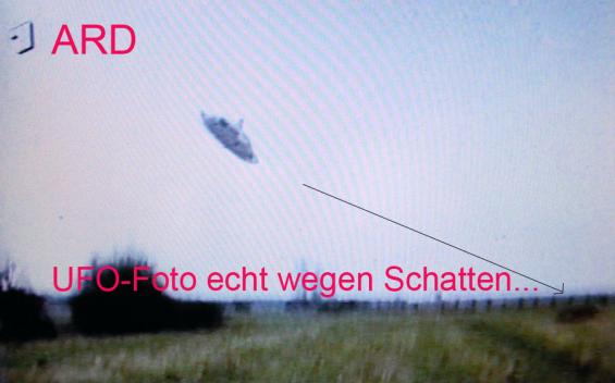 1994-10-re-Foto-Fake von Hamburg wird als echtes UFO gezeigt...