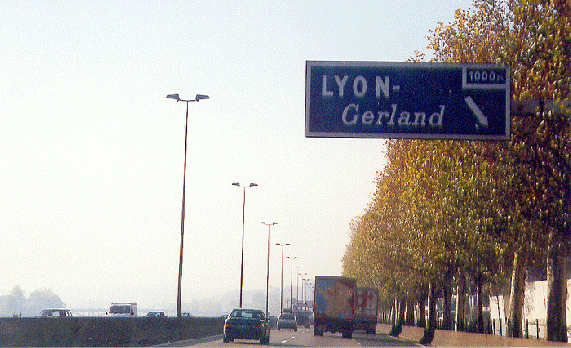 1996-11-ad-in Lyon
