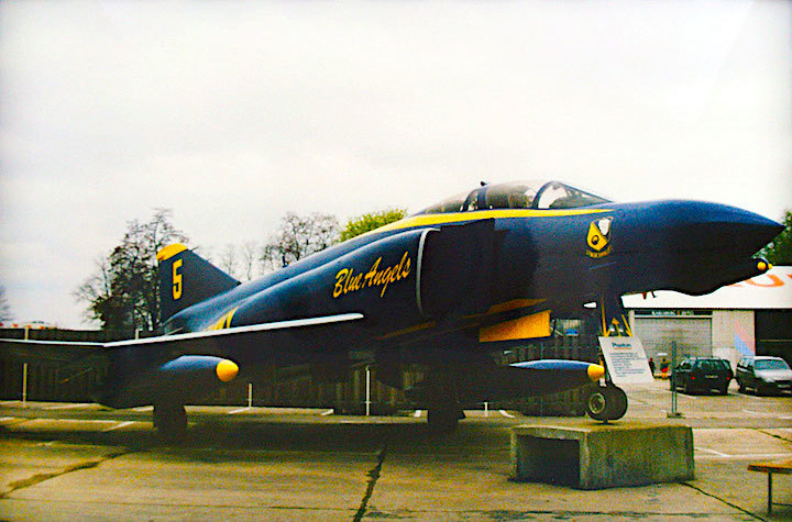 1999-08-dai-f-4-phantom