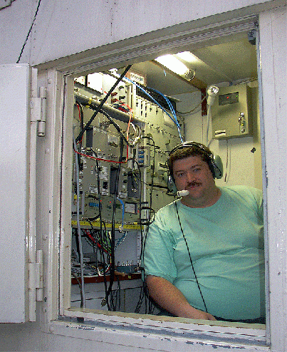 2003-08-c-Radio-Sternwarte Mannheim - Peter Wright im Radio-Teleskop