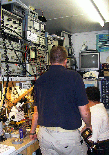 2005-09-bi-Blick in Werkstatt von Radiosternwarte Mannheim