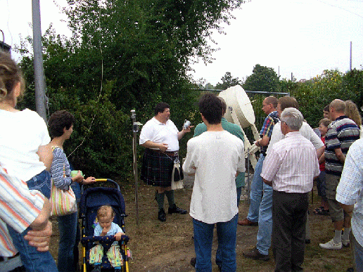 2005-09-bv-Peter in seinem Element - mitten in Wissbegierigen