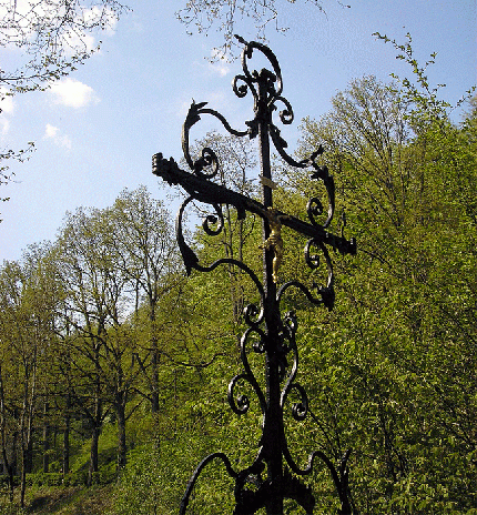2006-05-cv-Kreuz im Schloss-Garten Mespelbrunn