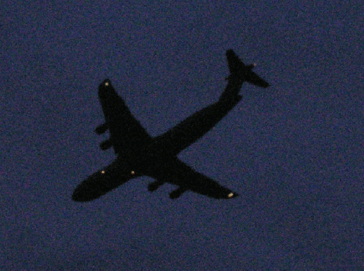 2006-05-fd-C-141-USAF-Nachtflug