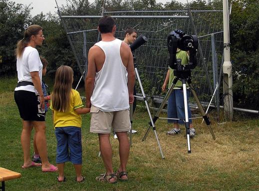 2006-09-me-AT-2006-Daniel erreichte mit seiner kompetenten Erklärung der Teleskope nicht nur die Jugend!