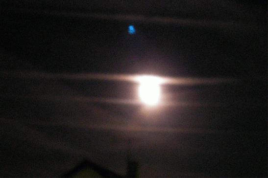 2007-02-lab-Vollmond+Kondensstreifen und Reflexion