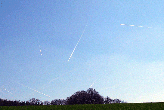 2007-04-anarb-Chemtraileffekt durch dichten Flugverkehr