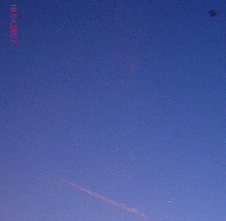 2007-04-awb-Venus+Mondsichel-Aufnahme mit Insekteneinflug