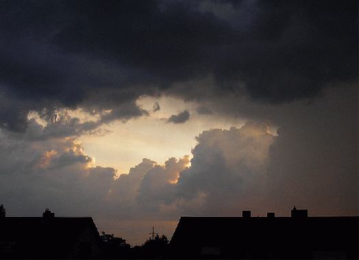 2007-05-cbk-Sonnenuntergang mit Gewitterwolken über Mannheim