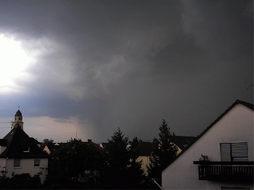 2007-06-eac-Unwetterfront u00fcber Mannheim ( zog weiter zu Nachbarort Viernheim und sorgte fu00fcr u00dcberschwemmungen)