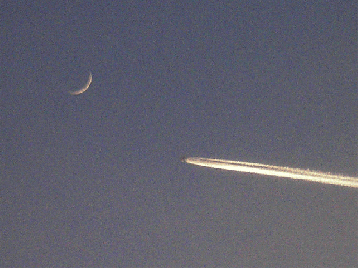 2008-02-dg-Mondsichel mit u00dcberflieger
