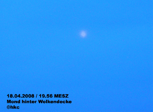 2008-04-ejf-Mond hinter Wollkendecke