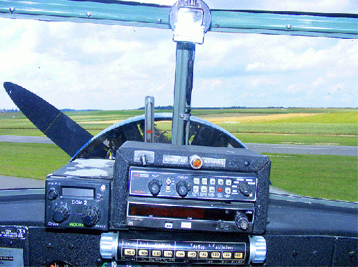 2008-06-hsidd-JU-52-Cockpit-Blick