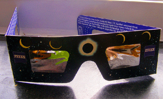 2008-08-ag-SoFi-Brille von 1999 welche als Sonnenfilter fu00fcr Digital-Kamera nochmal zu Ehren kam