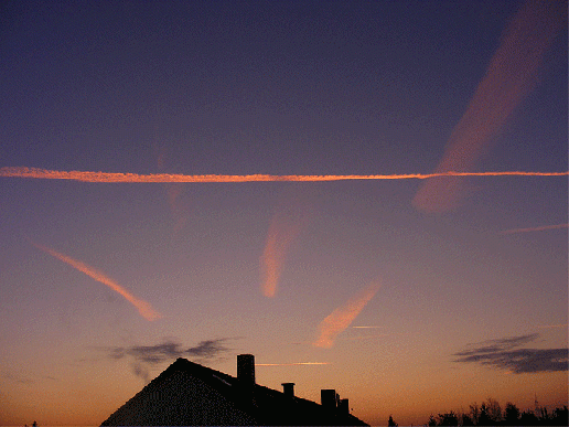 2008-10-eab-Kondensstreifen-Effekt bei Sonnenaufgang - Mannheim