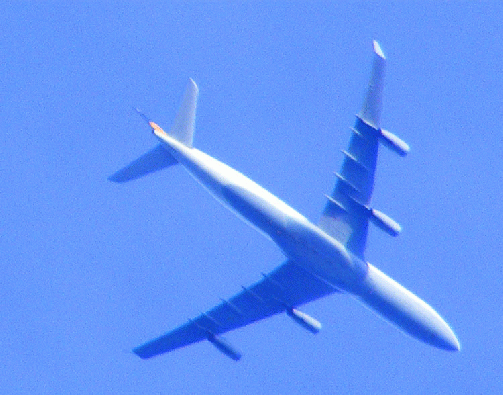 2008-11-hfa-LH-A-340-Überflieger