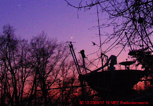 2008-12-eh-Venus und Mondsichel u00fcber Radiosternwarte Mannheim
