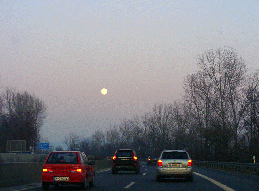 2009-01-cal-Vollmond u00fcber Autobahn bei Viernheim