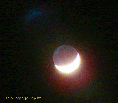 2009-01-gi-Linsenreflexion links oberhalb von Mondsichel