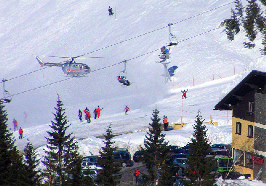 2009-02-0615-Nassfeld-Helikopter-Einsatz