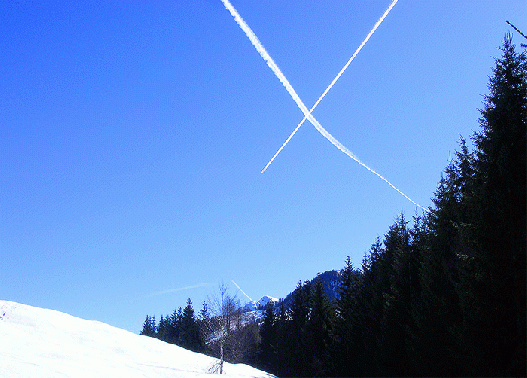 2009-02-0880-Kondens-Kreuz-Effekt u00fcber Naggler-Alm