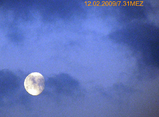 2009-02-bja-Mond in Wolkenzug