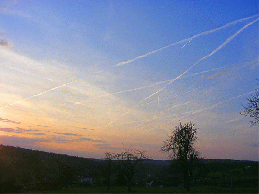 2009-04-bcd-Chmetraileffekt u00fcber Odenwald - Einflugschneise von Ffm
