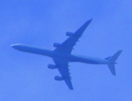 2009-04-A-340-Überflieger
