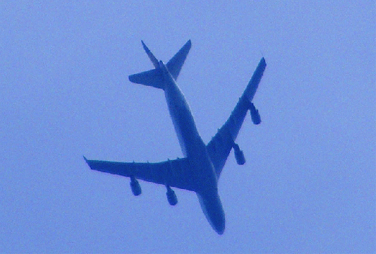 2009-04-eale-B-747-Überflieger