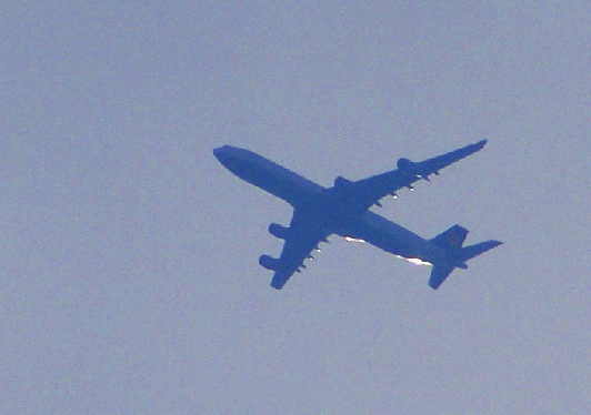 2009-05-aen-LH-A-340-Überflieger