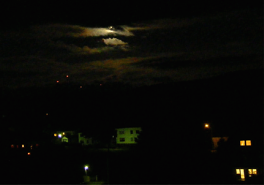 2009-06-bab-Mond und Wolkenspiel