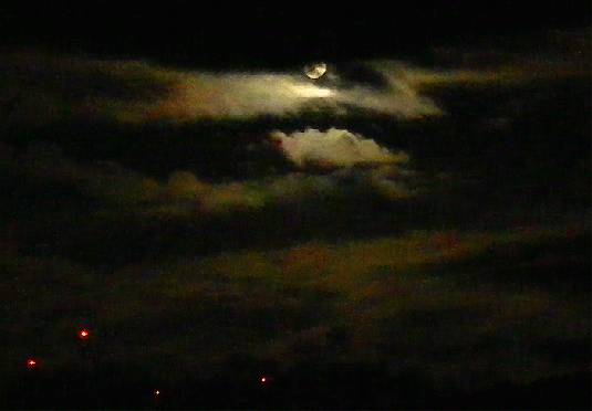 2009-06-baba-Mond und Wolkenspiel