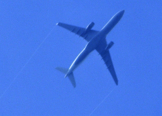 2009-07-ei-Überflieger bei Treibstoffablassen im Anflug auf Frankfurt a.M.