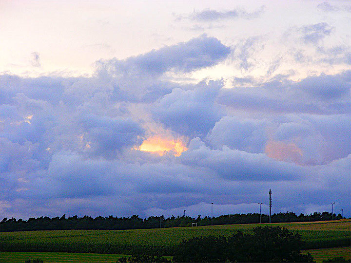 2009-08-ajde-soun-wolke